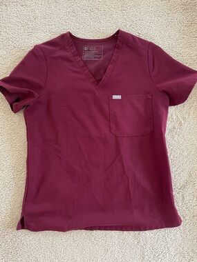 Figs V-Neck Scrub Top in Wine